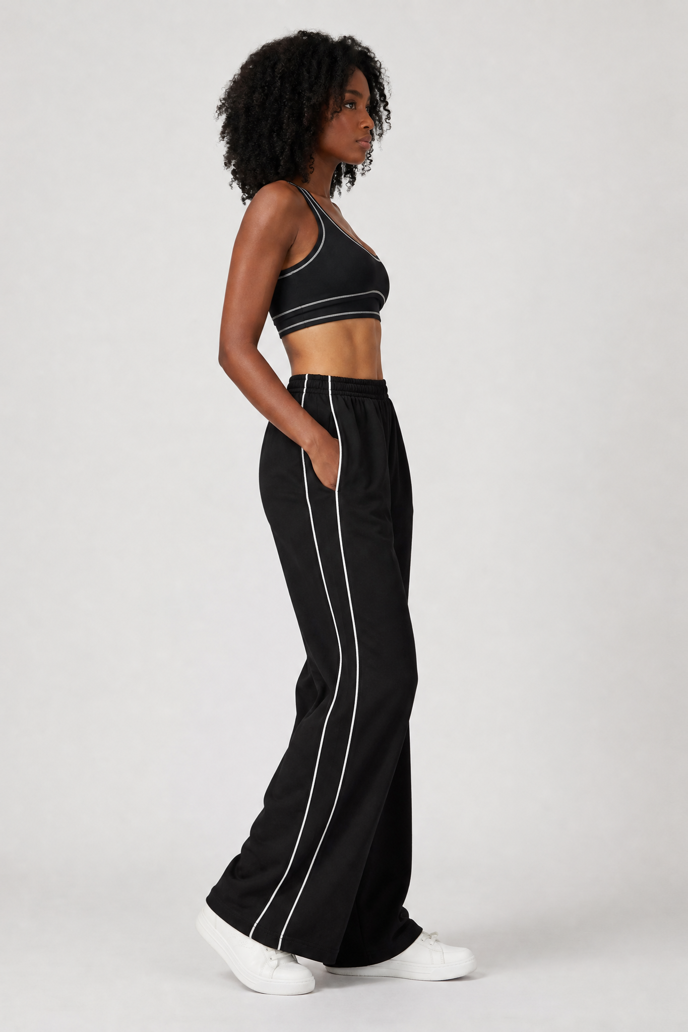 Formé Wide Leg Sweatpants in Black
