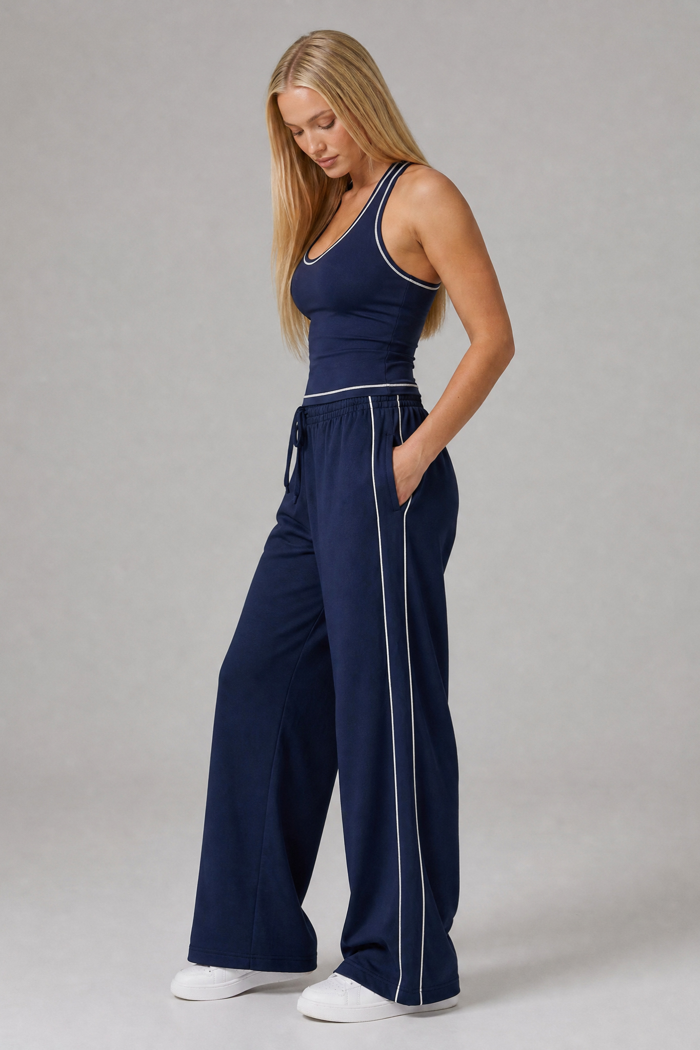 Formé Wide Leg Sweatpants in Navy