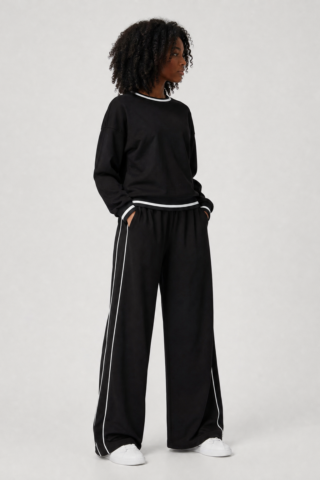 Formé Wide Leg Sweatpants in Black