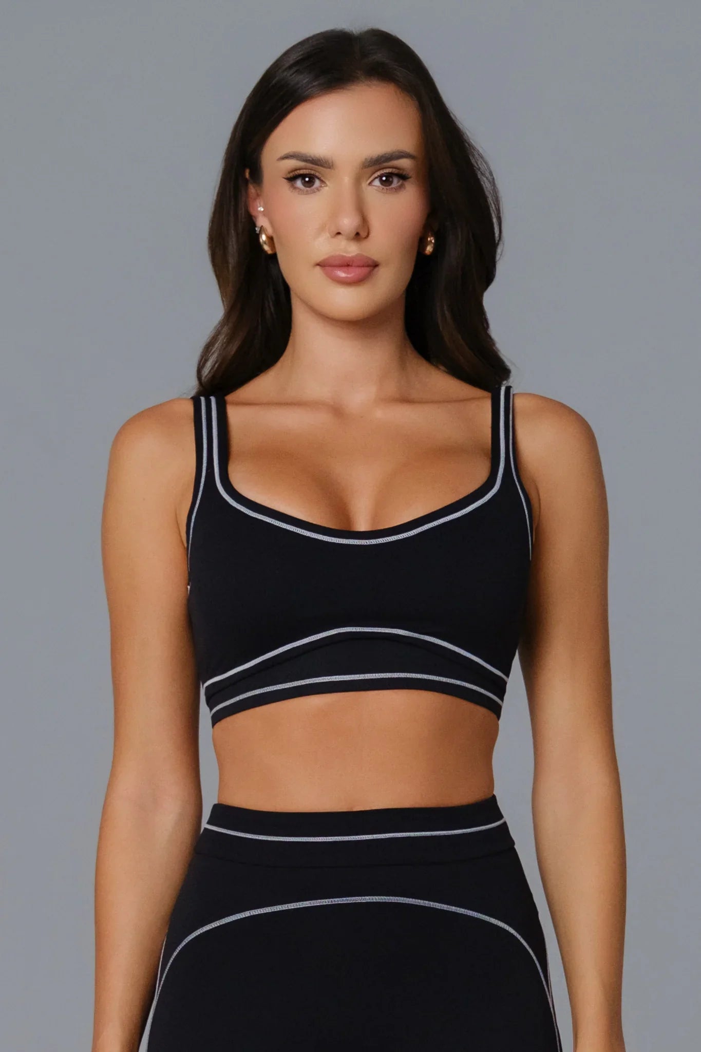 Woman wearing a black sports set 