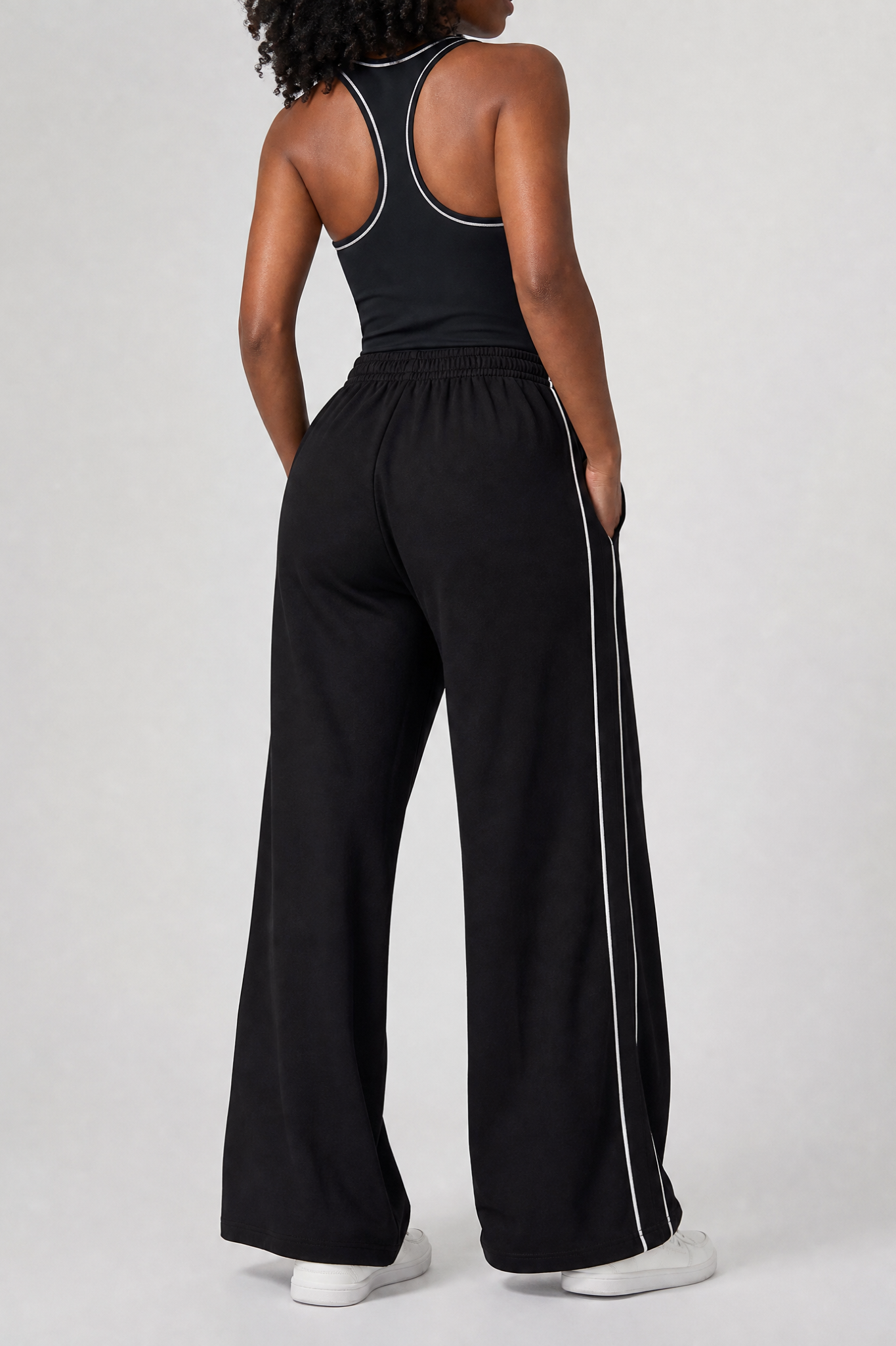 Formé Wide Leg Sweatpants in Black