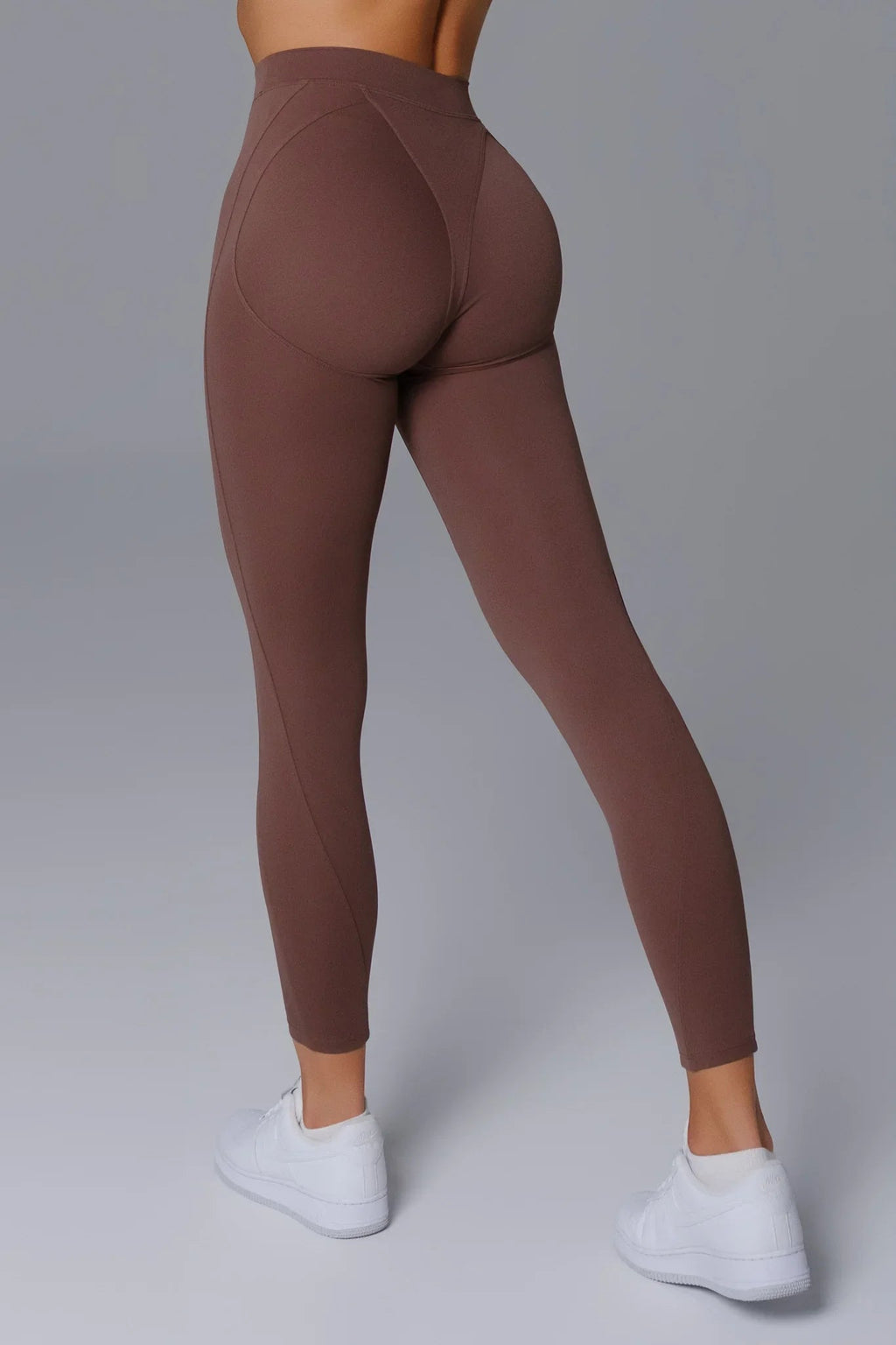 Woman wearing burnt umber gym leggings