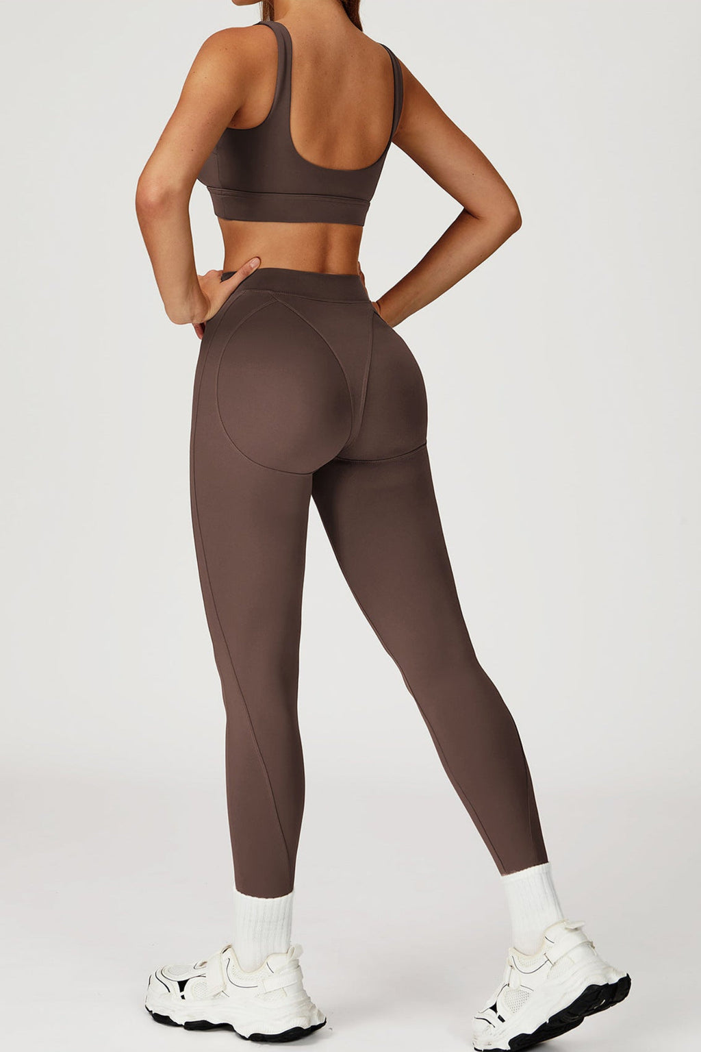 Woman wearing Burnt Umber leggings 