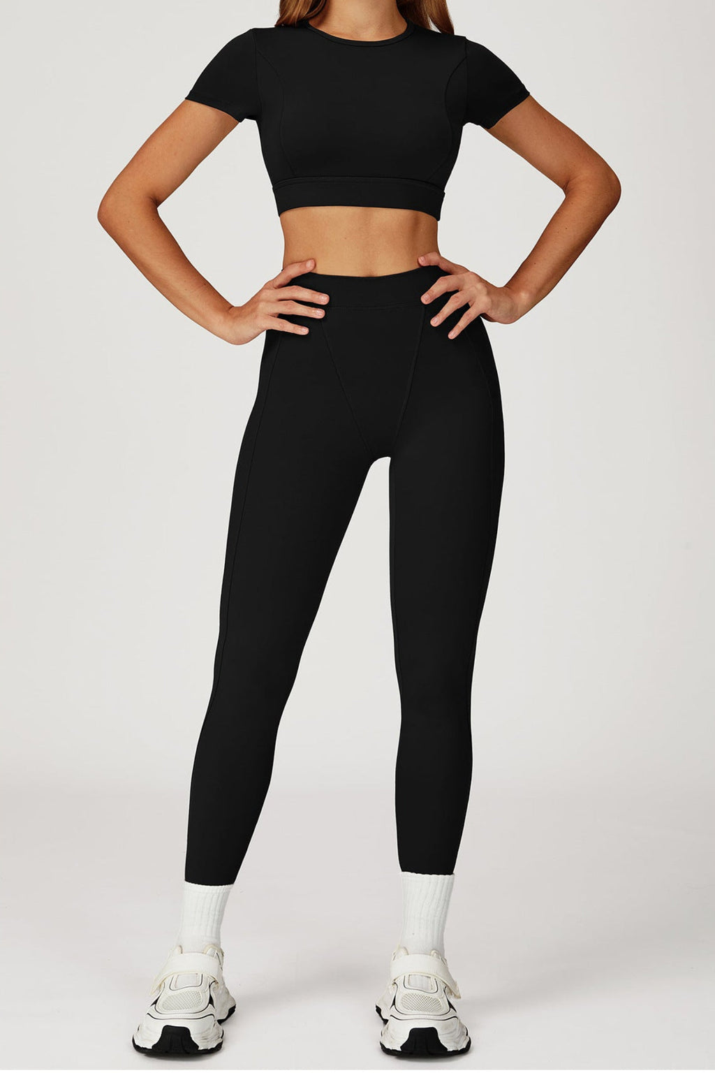 Black short sleeve gym top with figure hugging leggings 
