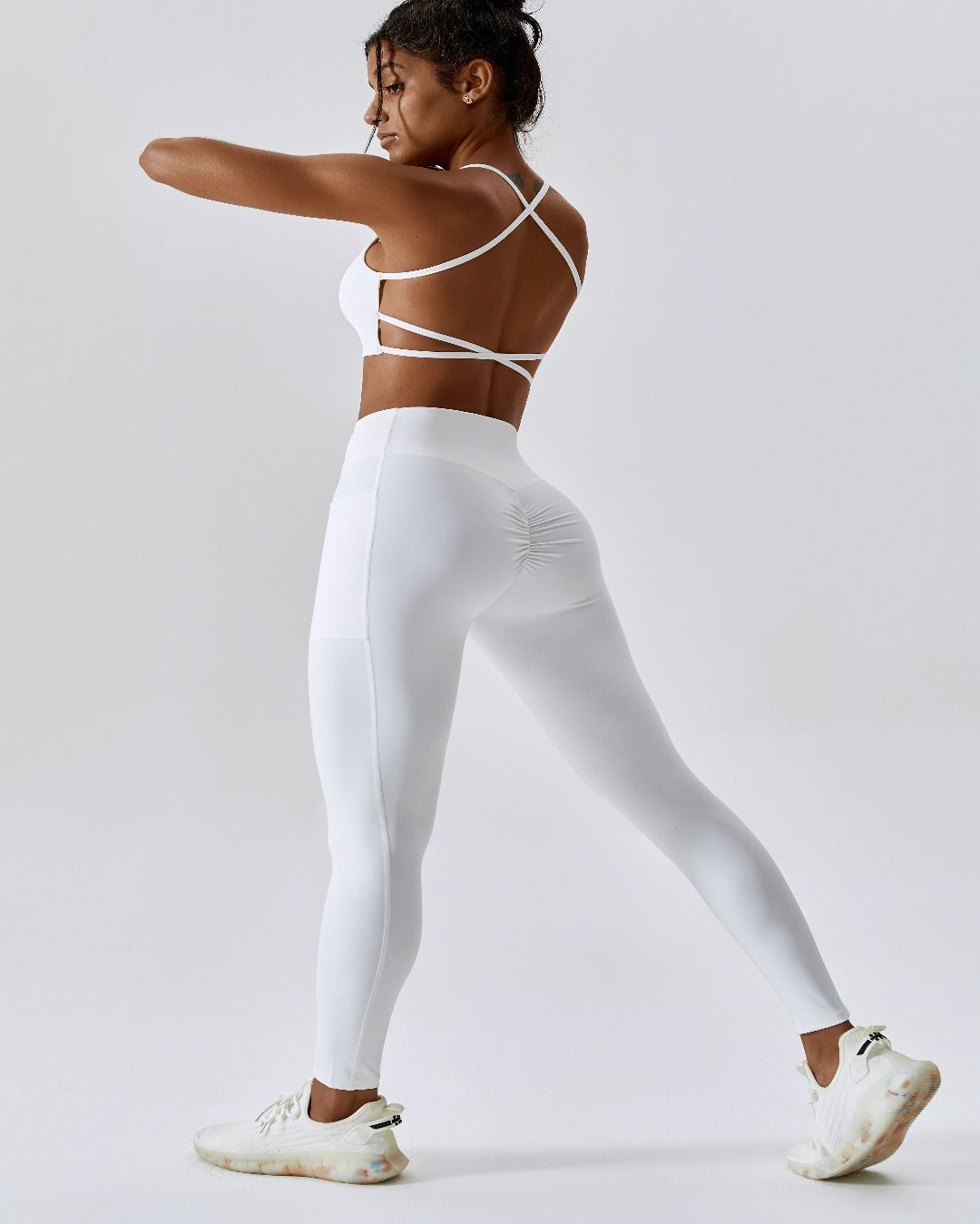 Savannah High-Waisted Capri Leggings with Pockets - Indigo Mocha | Makk  Fashions